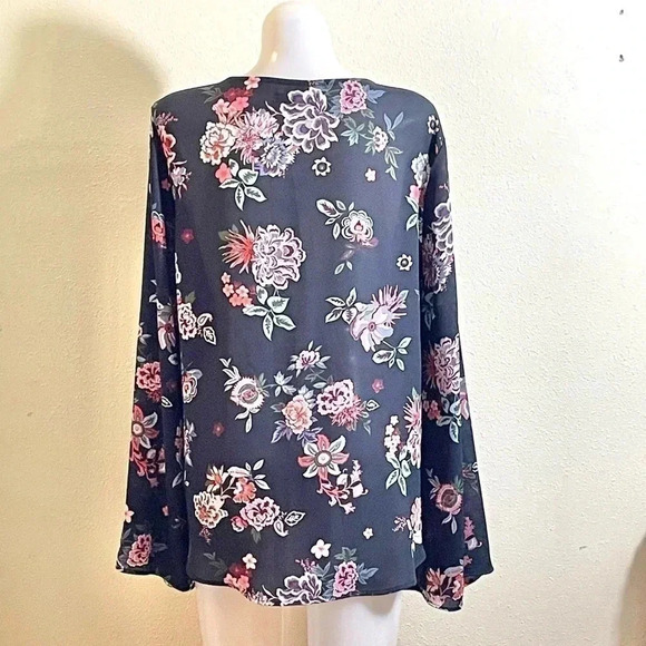 Takara Size XL Black Floral Blouse Top Flared Sleeves Lace/Tie Up Neck - Picture 2 of 9